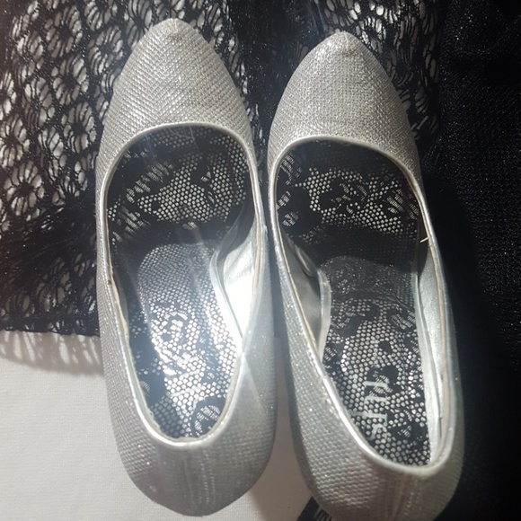 SHI silver 5" HEELS - Picture 2 of 6